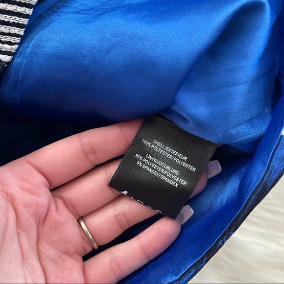 Badgley Mischka Lilliana Blue Floral Striped Crop Top - Picture 4 of 6